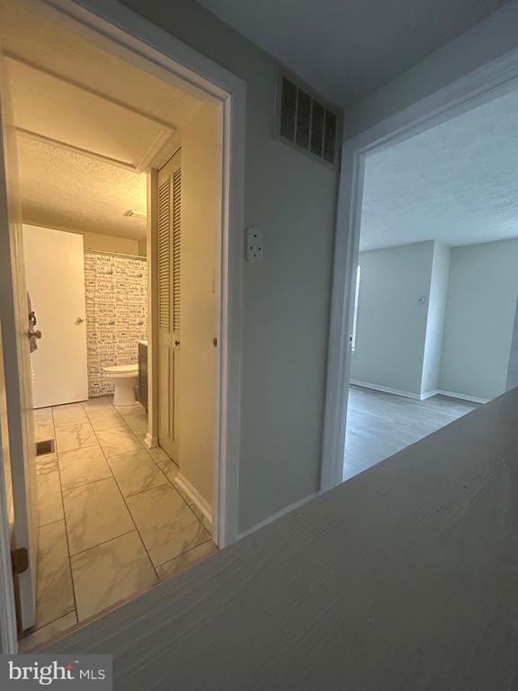 Building Photo - 41 Vanderbilt Ct