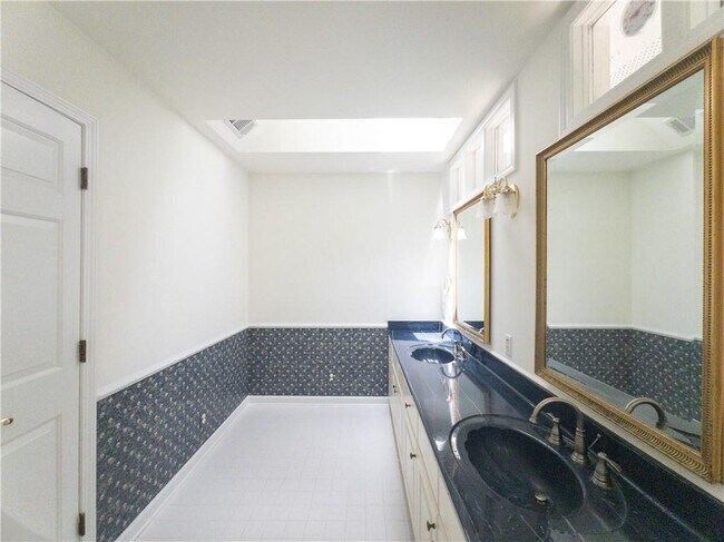 Building Photo - 965 Millbrook Ct