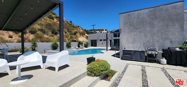 Building Photo - 1565 Glen Oaks Blvd