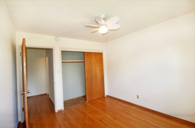 Building Photo - Sunny 3bed/2.5 bath + office space in Mont...