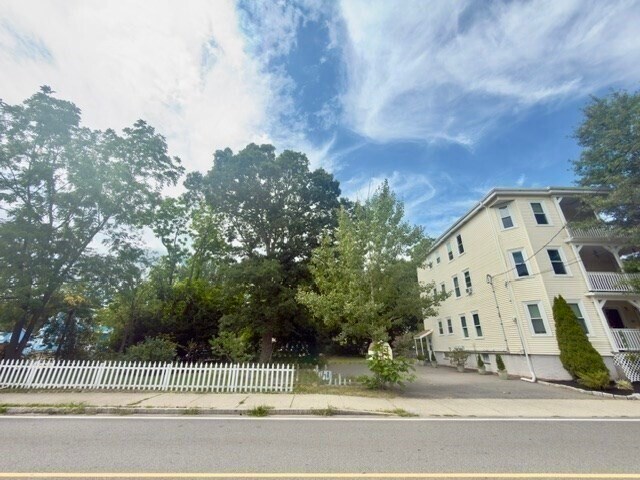 Building Photo - 53 Forest St