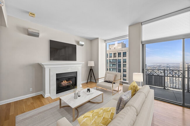 Building Photo - 21 E Huron St