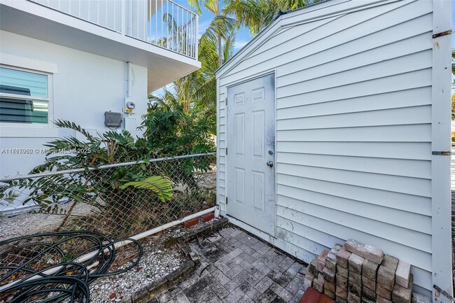 Building Photo - 230 Jolly Roger Dr