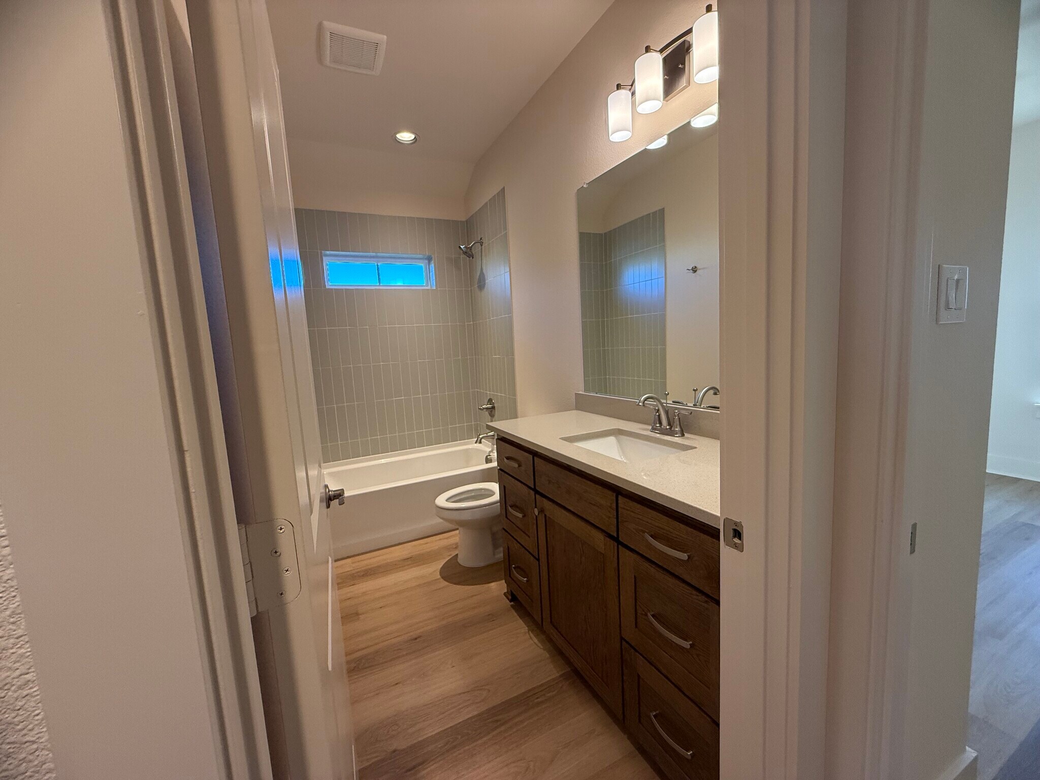 Building Photo - 207 Railroad Ave