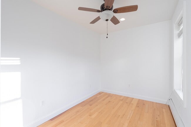 Building Photo - 14 Coles St