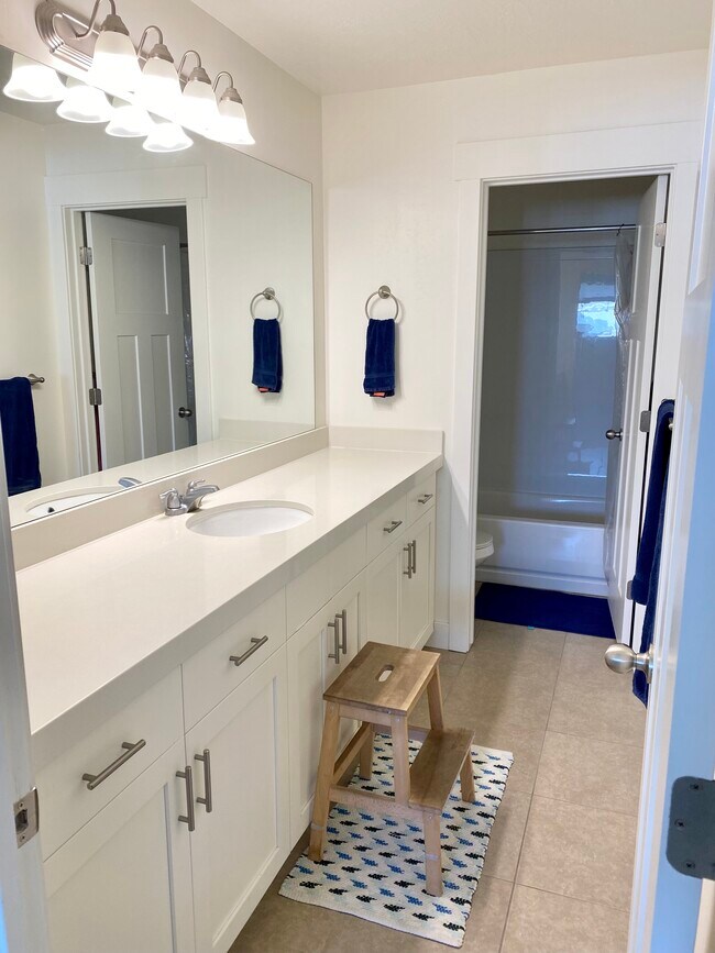 Building Photo - 238 E 370 N