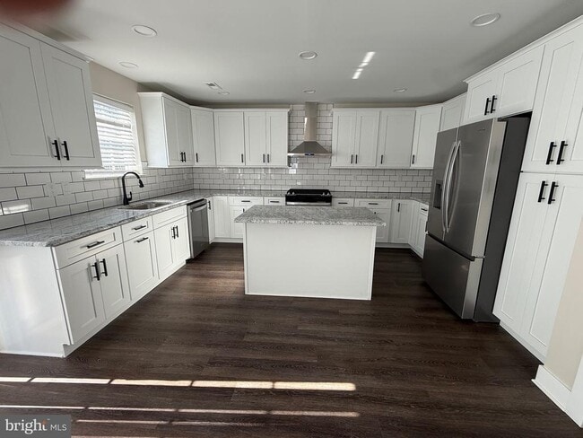 Building Photo - 114 Isabella Dr