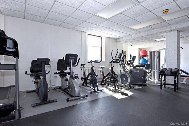 Building Photo - 352 Carroll Close