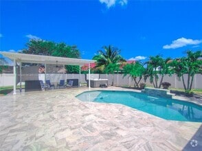 Building Photo - 5780 Sun Pointe Cir