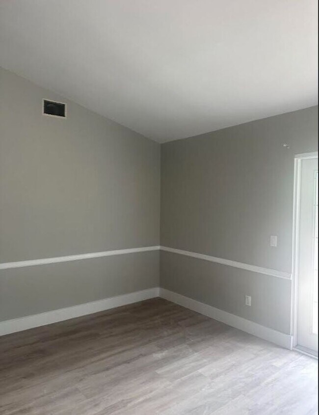 Building Photo - 3 Bedroom 2 Bath 2 Car garage pool home fo...
