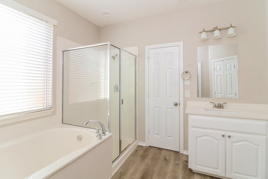 Building Photo - 6129 Farrah Dr