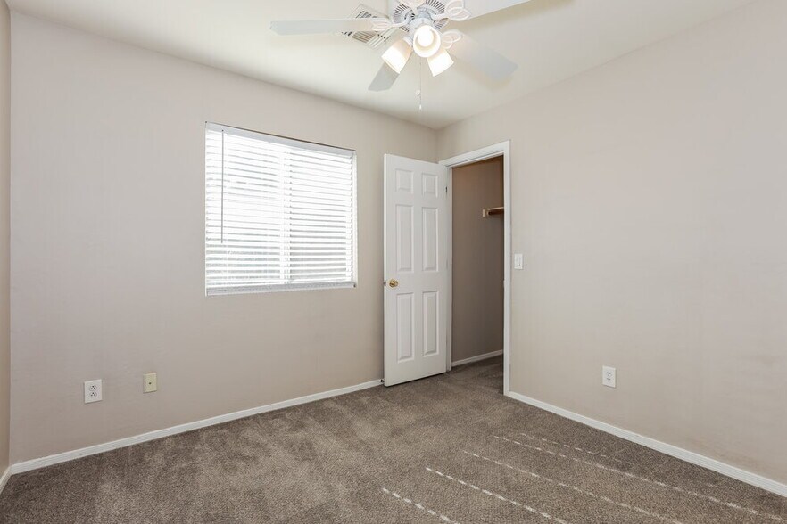 Building Photo - 1519 E Stirrup Ln