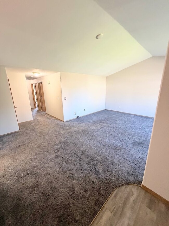 Building Photo - Spacious Keizer Home with Large Fenced Backyard