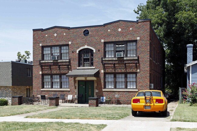Building Photo - Jefferson Park 8-Plex