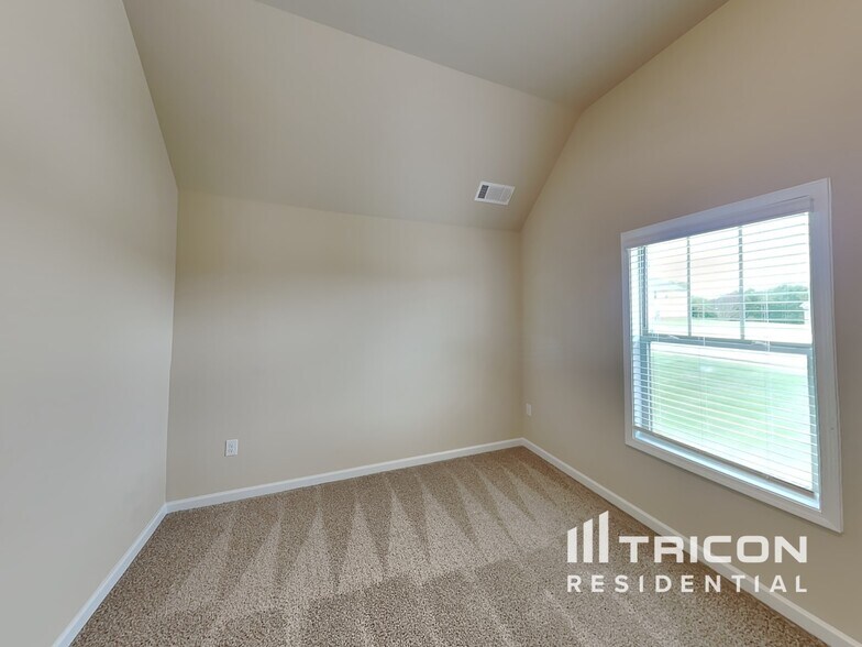 Building Photo - 135 Massey Ln