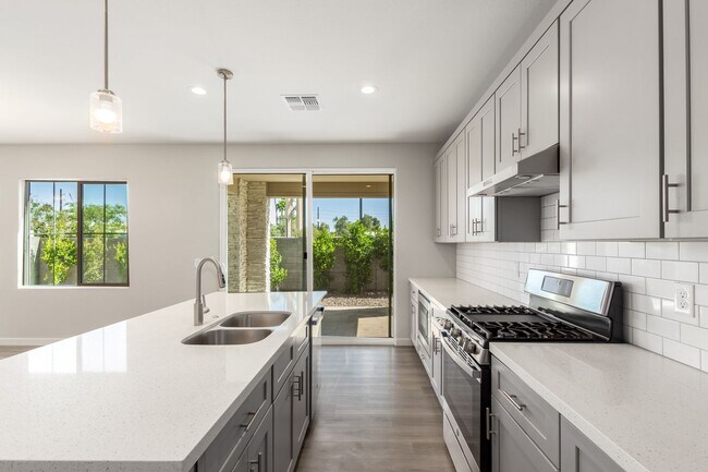 Building Photo - BEAUTIFUL PHOENIX HOME IN GATED COMMUNITY!