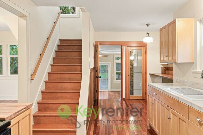Building Photo - 9844 42nd Ave SW