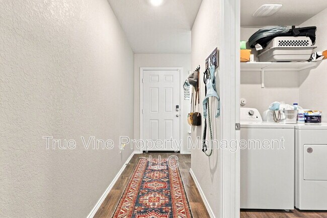 Building Photo - 3107 Lindenwood Wy