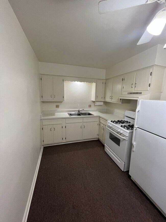 Building Photo - 5509 Midvale Dr