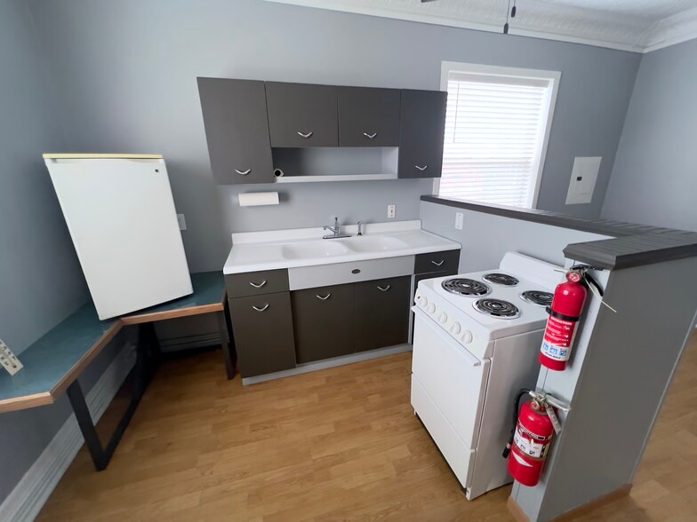 Building Photo - 15 Park Cir