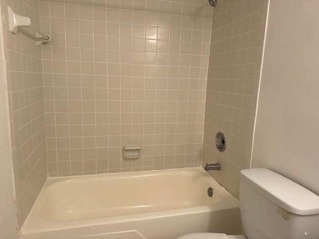 Building Photo - For Rent - Recently Remodeled 1/1 Condo - ...