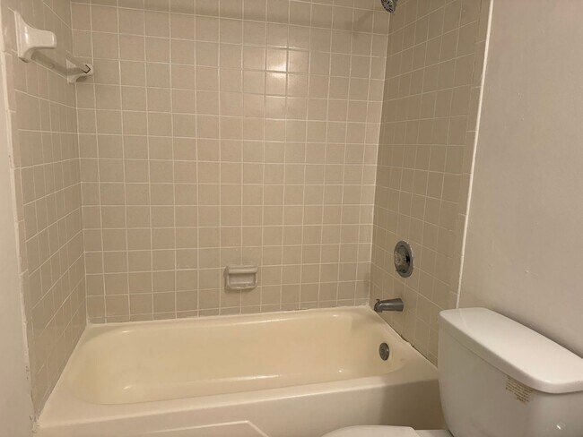 Building Photo - For Rent - Recently Remodeled 1/1 Condo - Great location in Kendall - $1,750