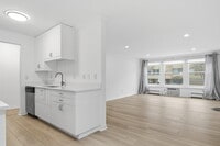 Building Photo - 821 Douglas Ave