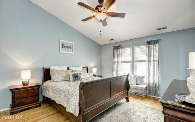 Building Photo - 3 br, 2 bath Condo - 7610 A Coachlight Lane,