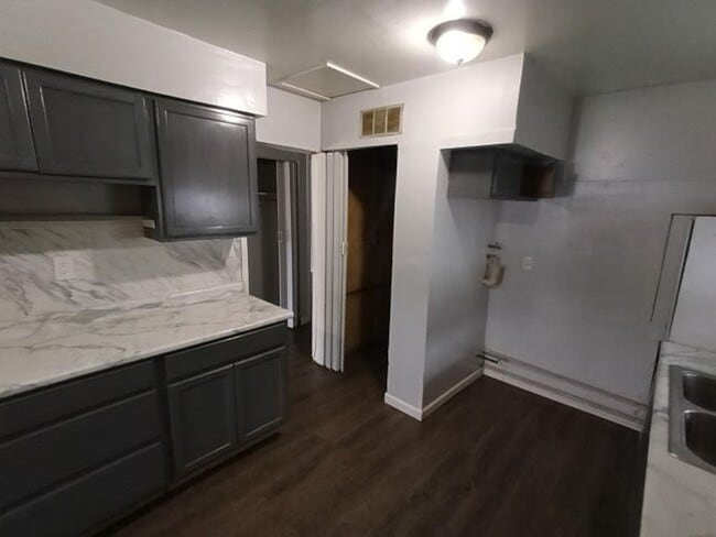 Building Photo - Cozy 2 bedroom 1 bathroom brick ranch