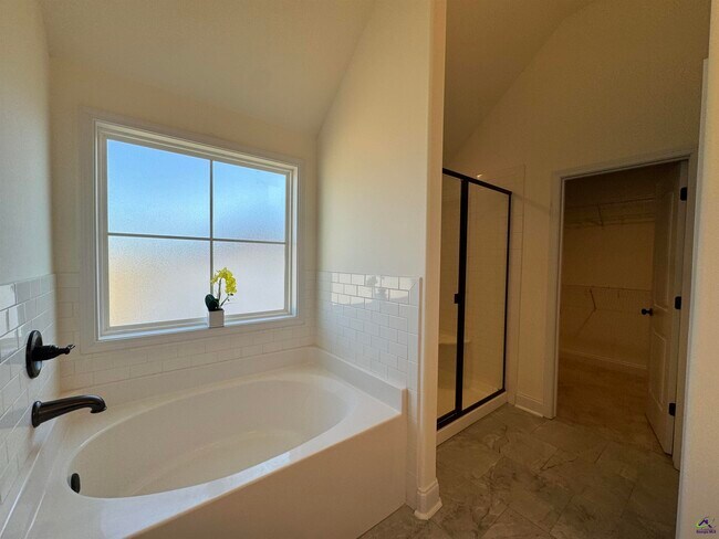 Building Photo - 805 Harley Farms Dr