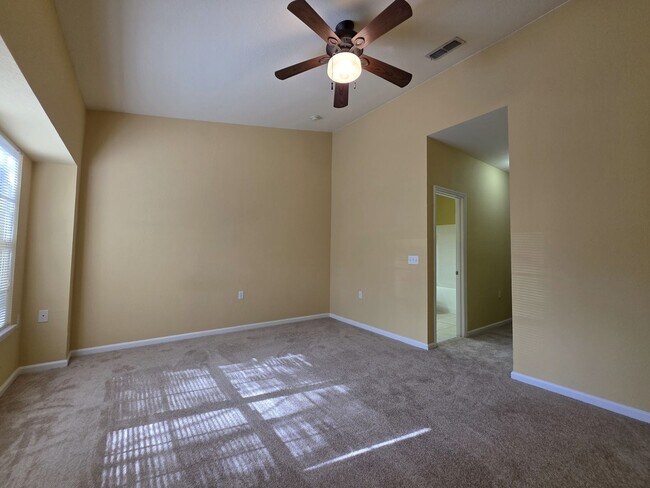 Building Photo - FOR RENT, 2 bedroom 2.5 bathroom townhouse
