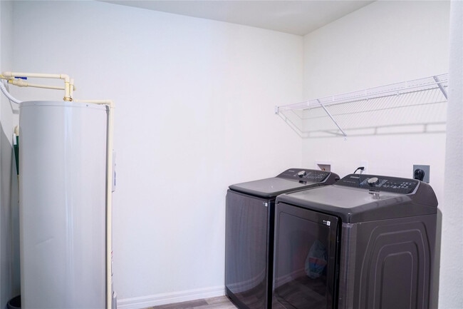 Building Photo - 1229 SW San Antonio Ave