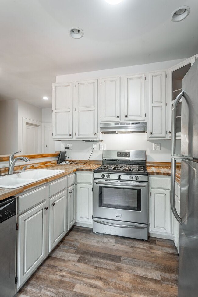Building Photo - 2 Bedroom Home in North Chattanooga