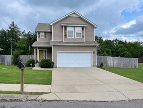 Building Photo - 617 Niagra Ln