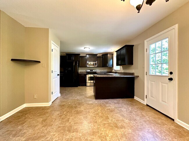 Building Photo - Spacious 3-Bedroom Home with Fenced Yard & Garage!