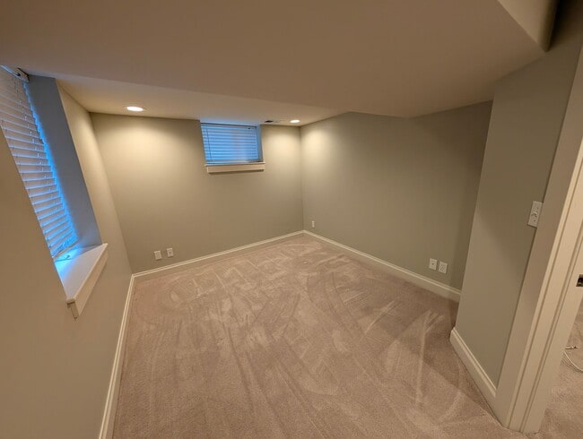 Building Photo - Beautiful 3 Bedroom House right across fro...