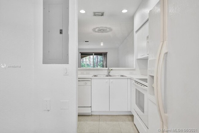 Building Photo - 2613 SW 83rd Terrace