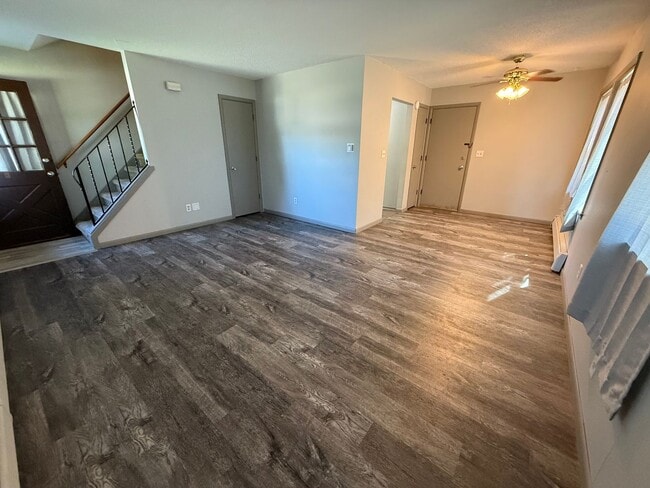 Primary Photo - 3411-3427 Elm Dr
