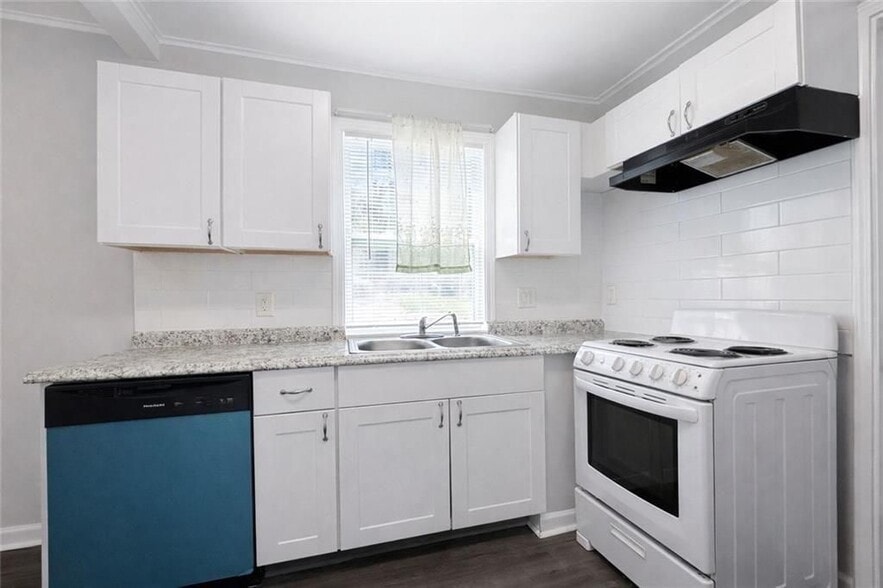 Building Photo - 2146 Brookview Dr NE