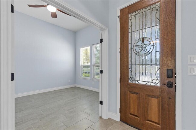Building Photo - 127 Medlar Dr