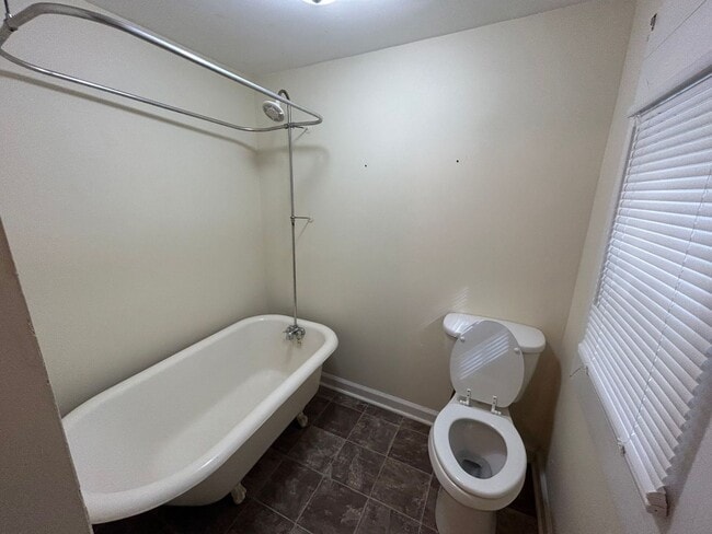 Building Photo - 73 Pine St