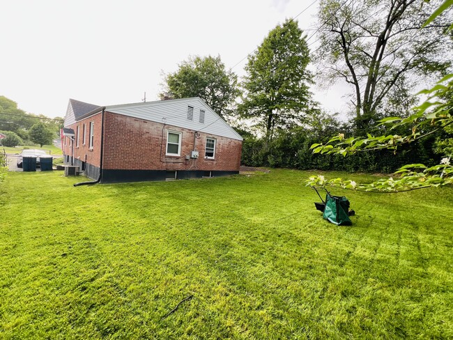 Building Photo - 2262 Woodson Rd