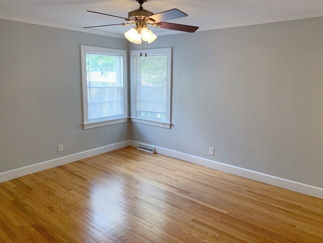 Building Photo - Beautiful 4 Bedroom 2 Bathroom home in the...