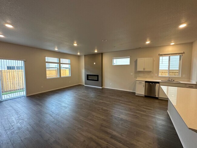 Building Photo - Newer single level 3-bedroom 2 bath house in Springfield!
