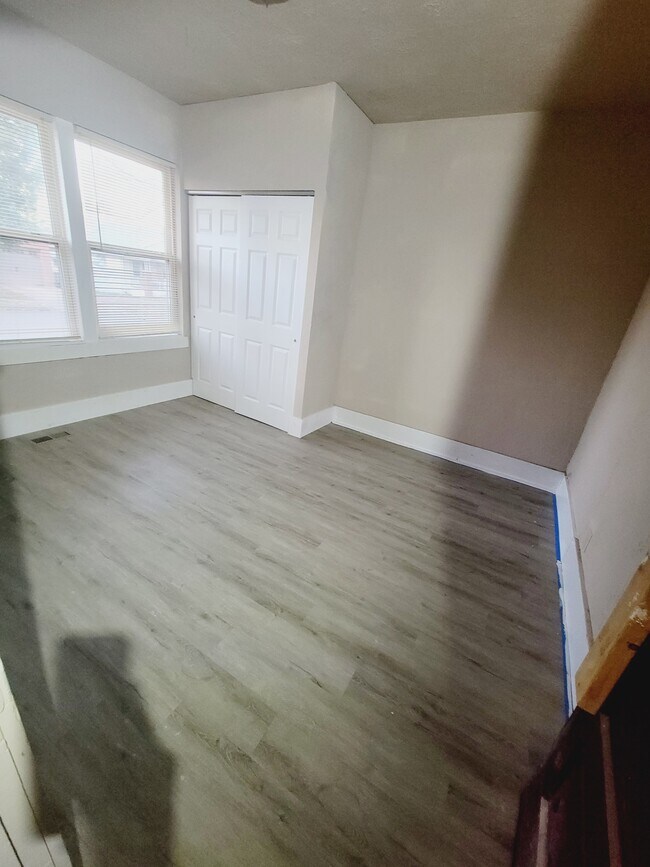 Bed #3 - 1010 Burgess Ave