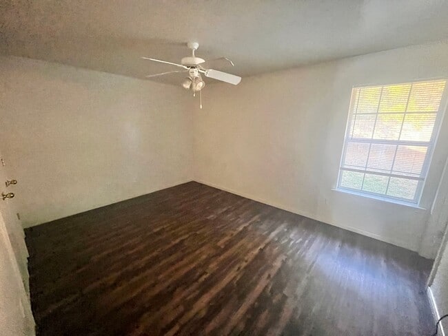 Building Photo - NEW IN MANAGEMENT- AVAILABLE NOW! ACCEPTING SECTION 8