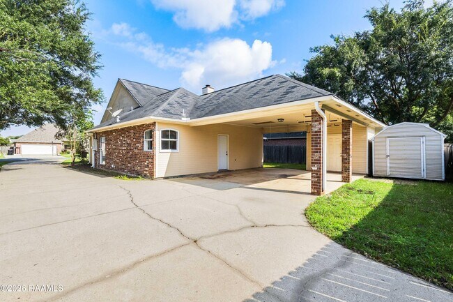 Building Photo - 111 Songbird Ln
