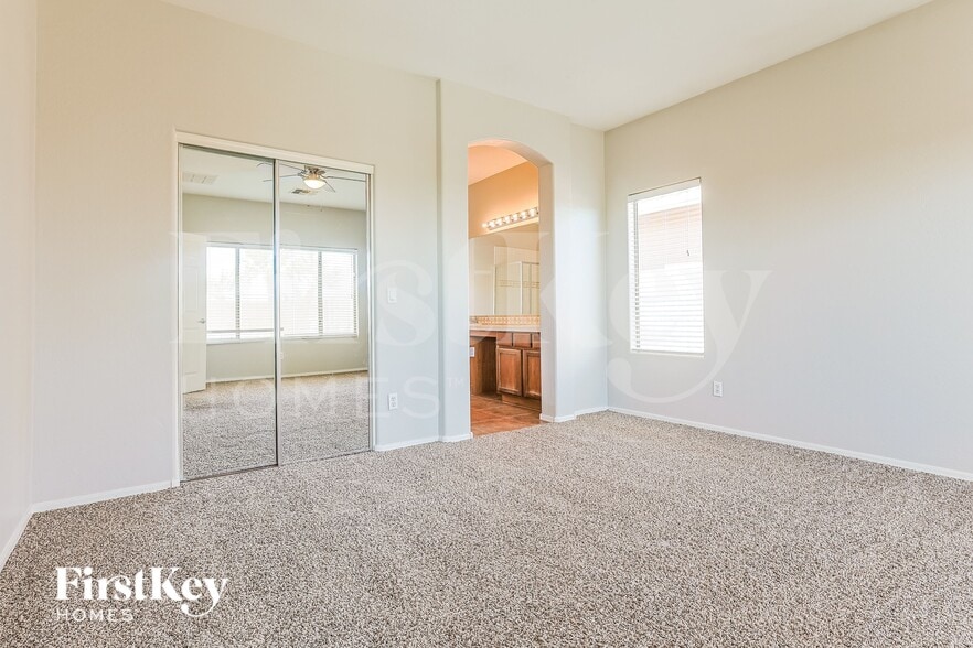 Building Photo - 33827 N Slate Creek Dr