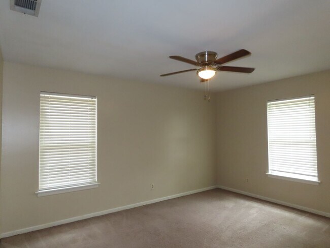 Building Photo - Cozy 3 Bedroom 2 Bathroom In Tyler!!