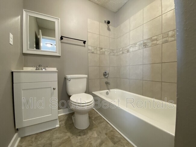 Building Photo - 1575 Rayburn St